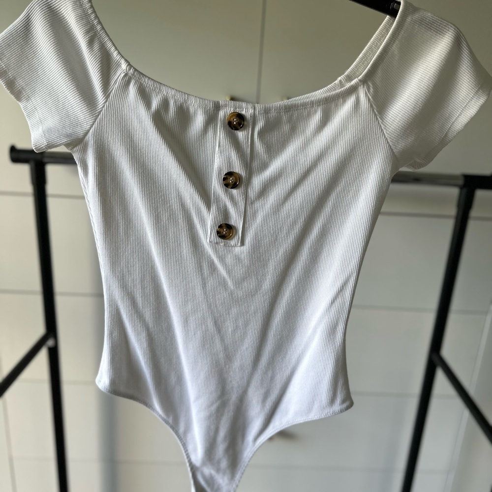 White, off shoulder body suit, M, dina be